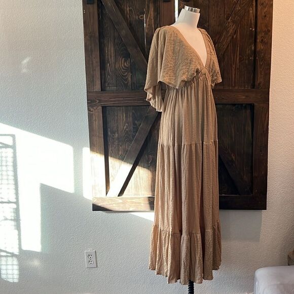 V-Neck  Tiered Silhouette with Flutter Sleeves Maxi Dress - Picture 11 of 16